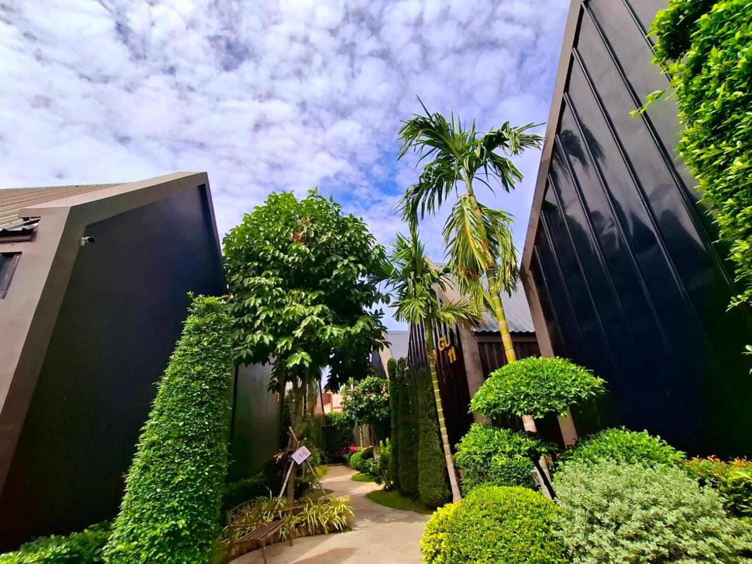 Sawasdee​ Buriram​ Resort Exteriör bild