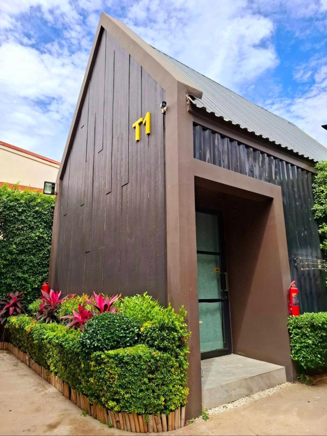 Sawasdee​ Buriram​ Resort Exteriör bild