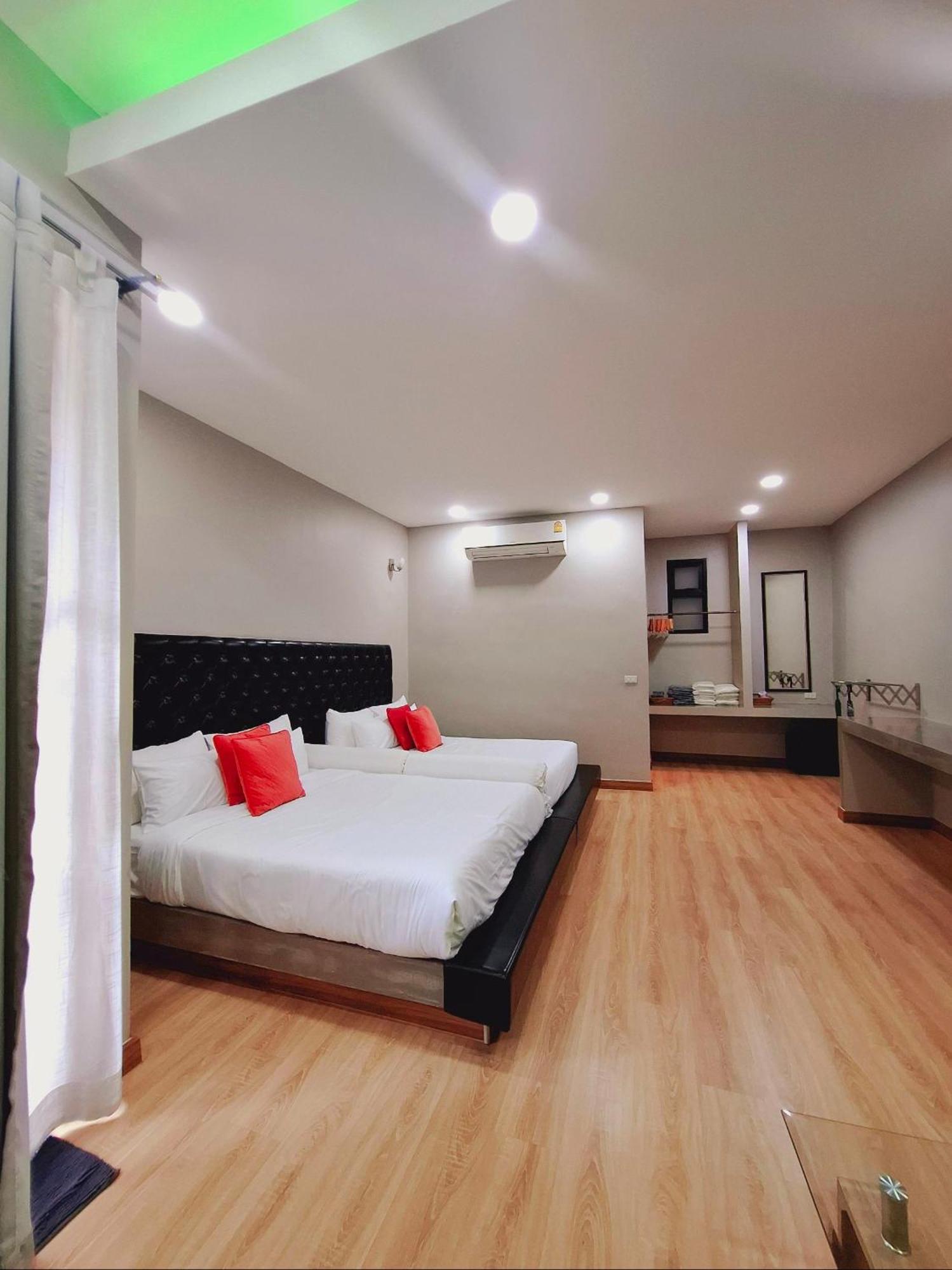 Sawasdee​ Buriram​ Resort Rum bild
