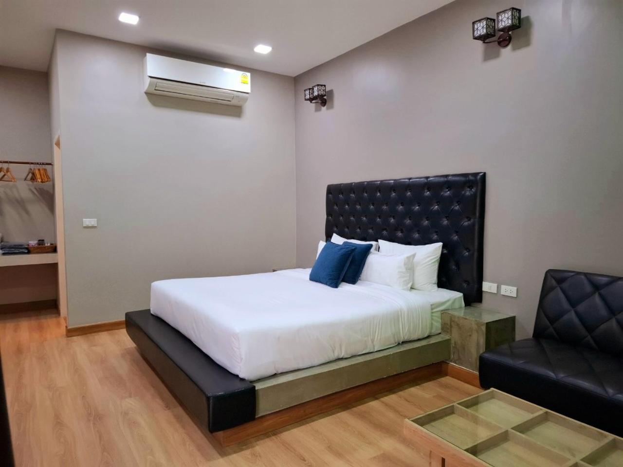 Sawasdee​ Buriram​ Resort Rum bild